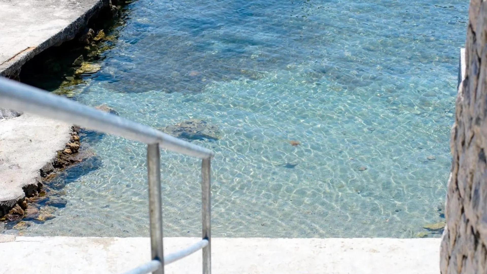 Villa Gulli - Apartment Gold With Private Beach Supetarska Draga 0*,  Croatia