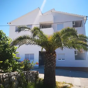 Navis Supetarska Draga